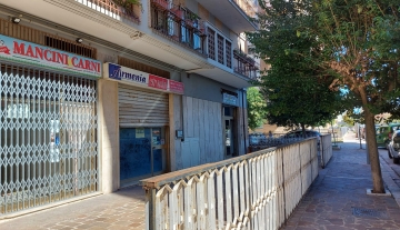localicommercialiviag23n515301jpeg.jpeg